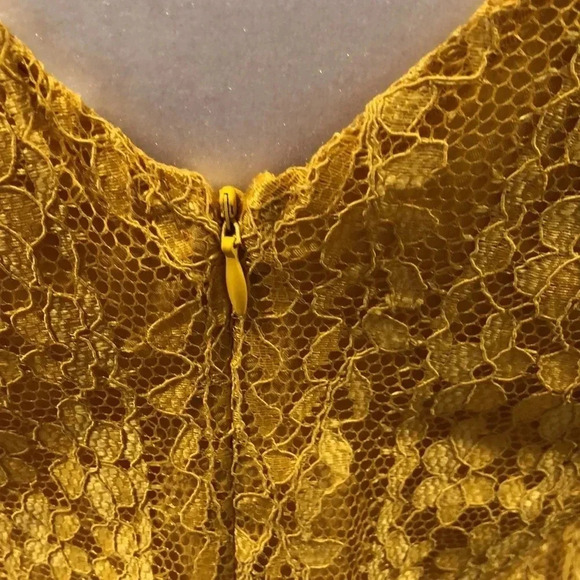 Lush yellow sleeveless lace top. Size L - Picture 6 of 9